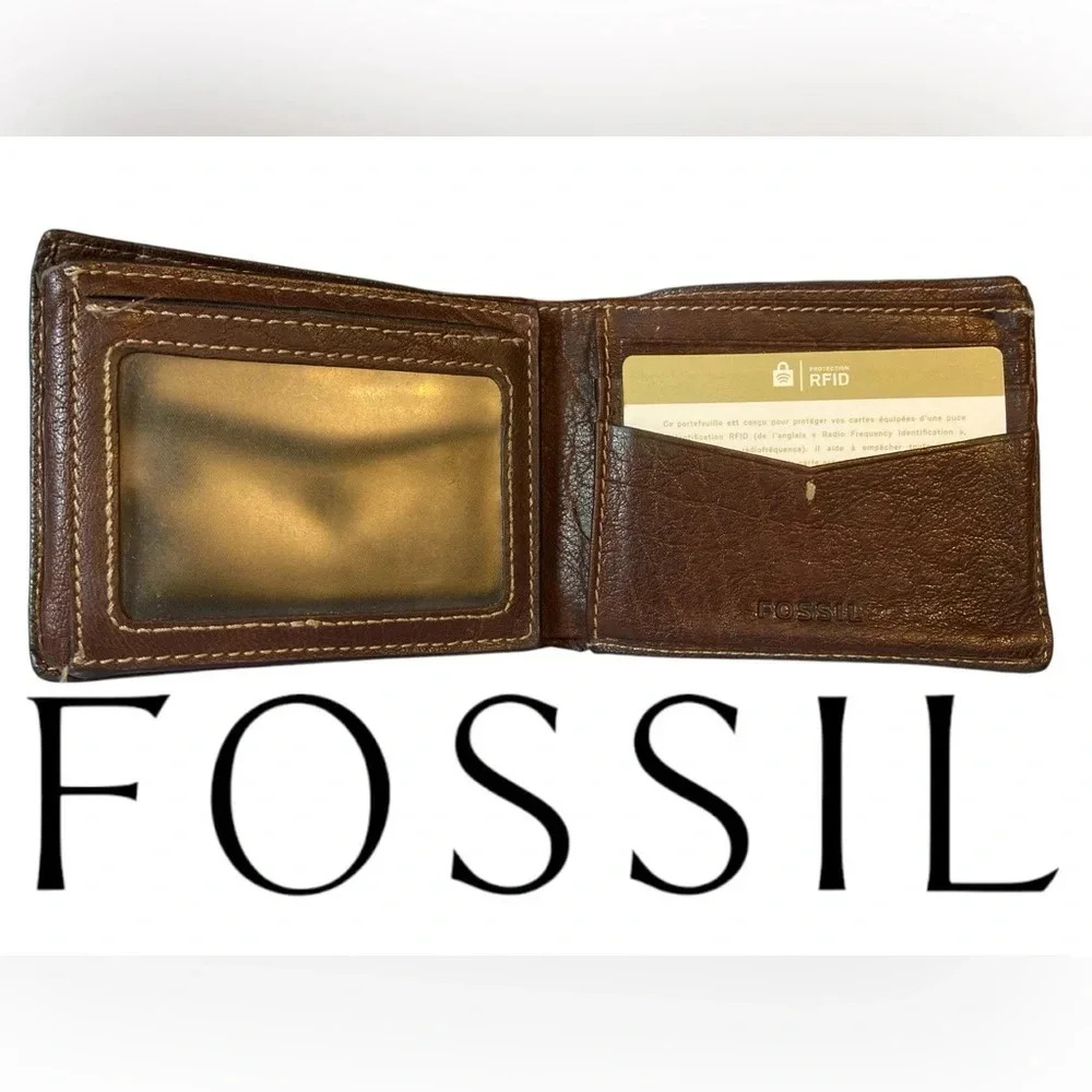 FOSSIL brown leather wallet with RFID capabilities